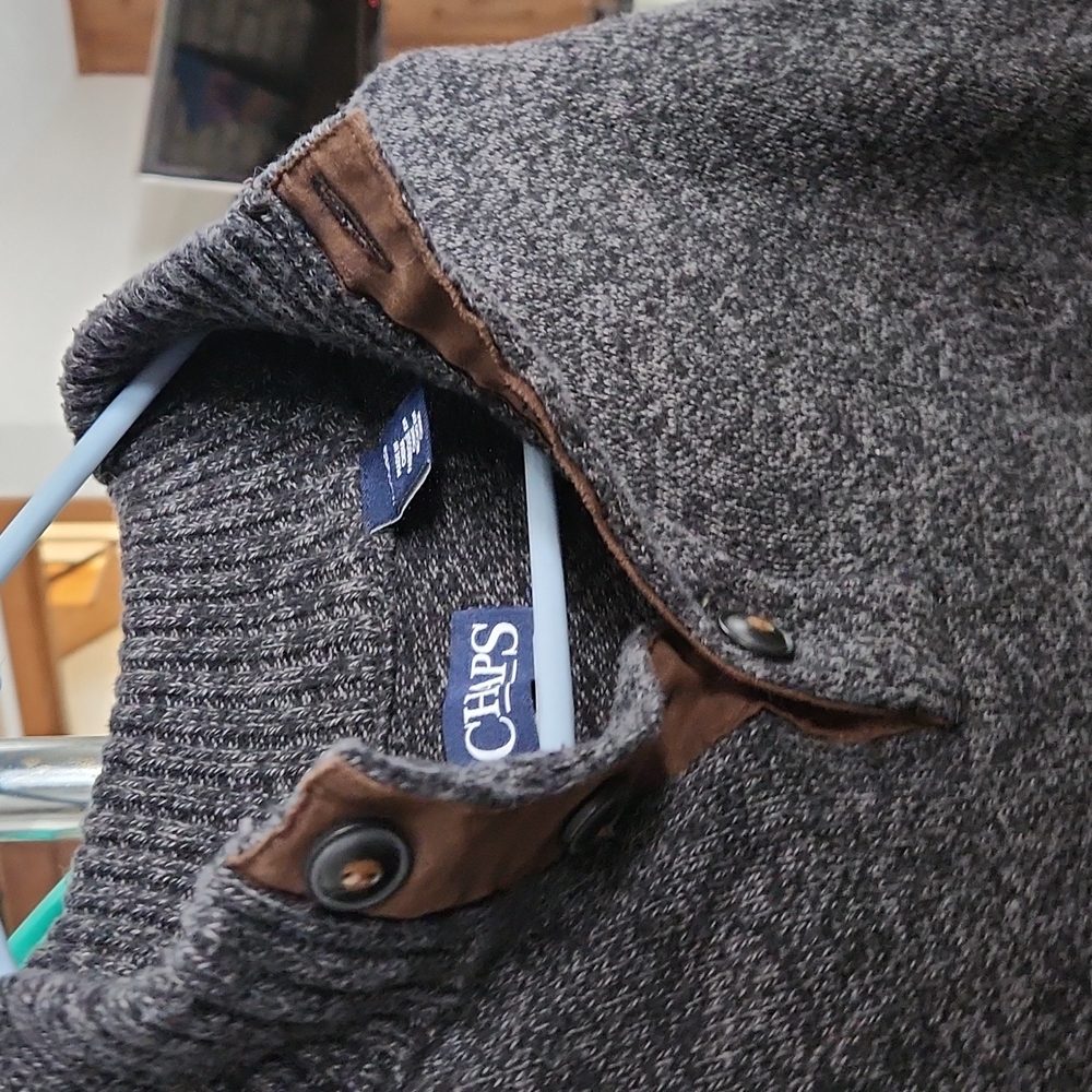 sweater - Picture 4 of 5